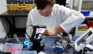 Dana-300x175 Leia e Jogue: O Dispositivo que une Jogos e E-Books